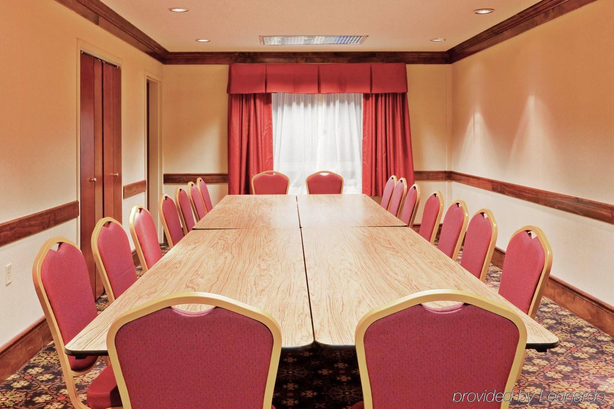Best Western Plus Philadelphia-Choctaw Hotel And Suites Konforlar fotoğraf
